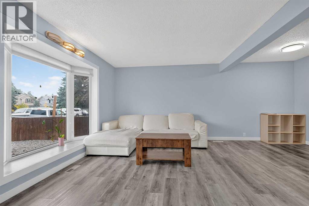 37 Erin Croft Crescent SE