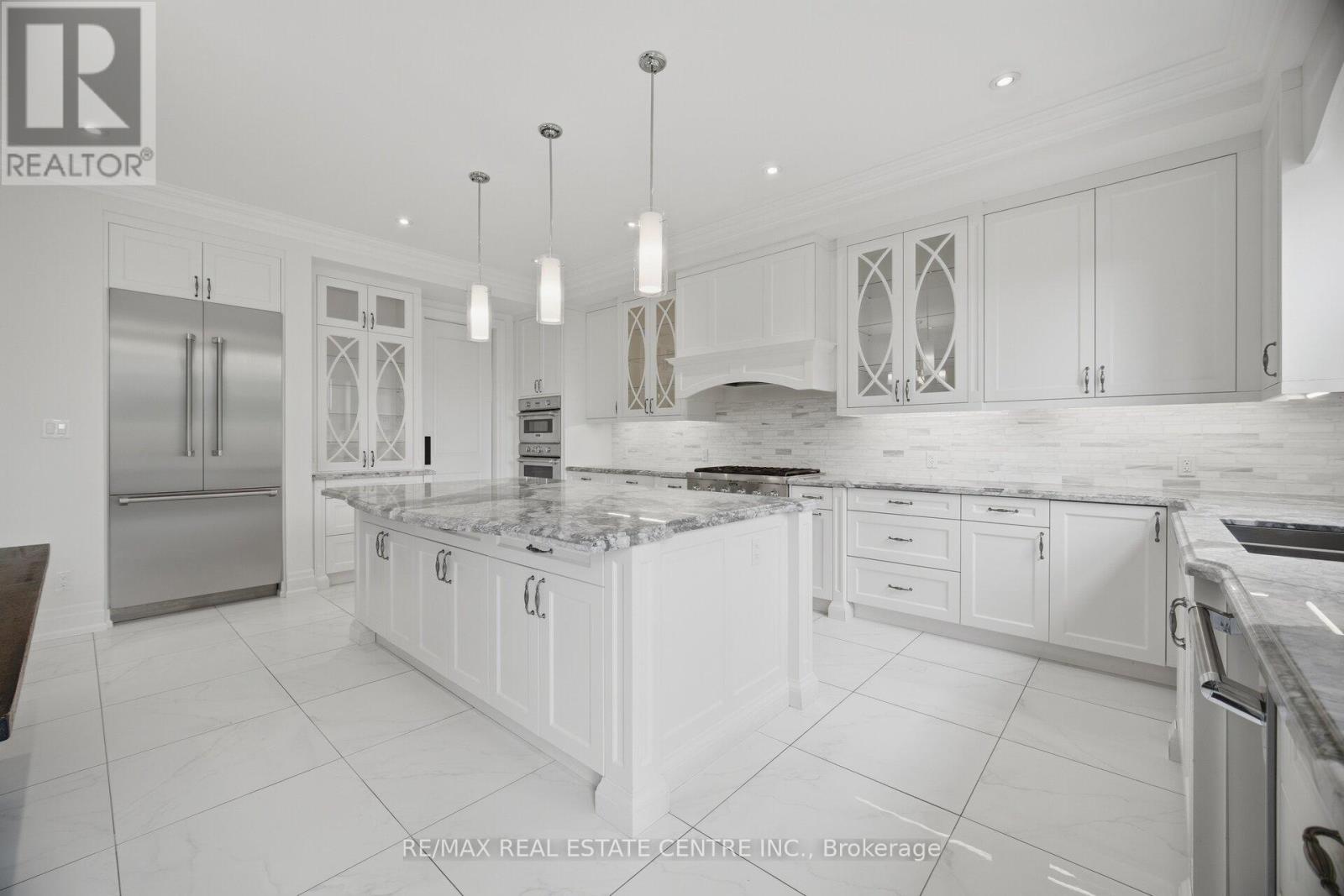 1496 Mansfield Drive, Oakville, Ontario  L6H 1K4 - Photo 11 - W13836178
