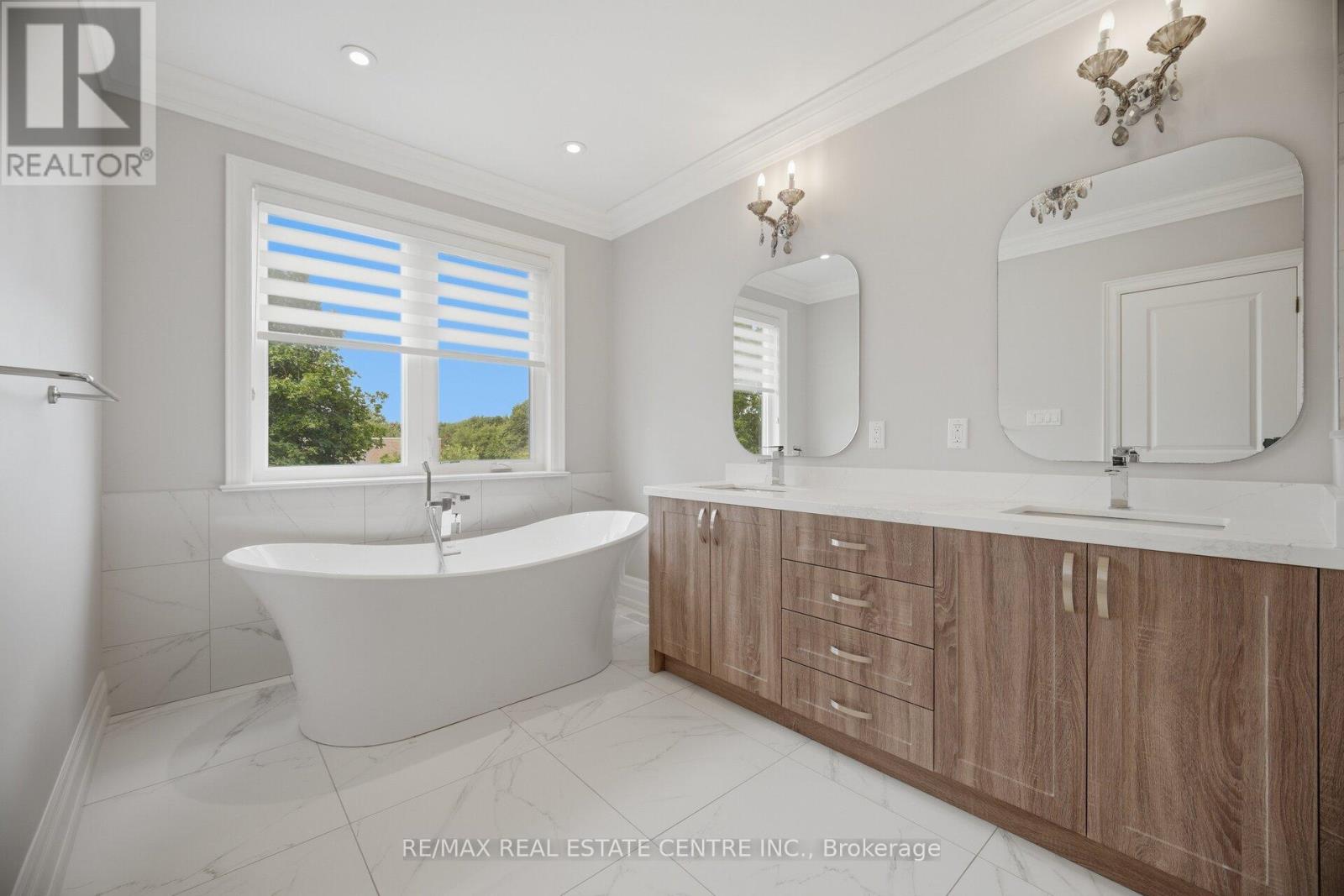 1496 Mansfield Drive, Oakville, Ontario  L6H 1K4 - Photo 24 - W13836178