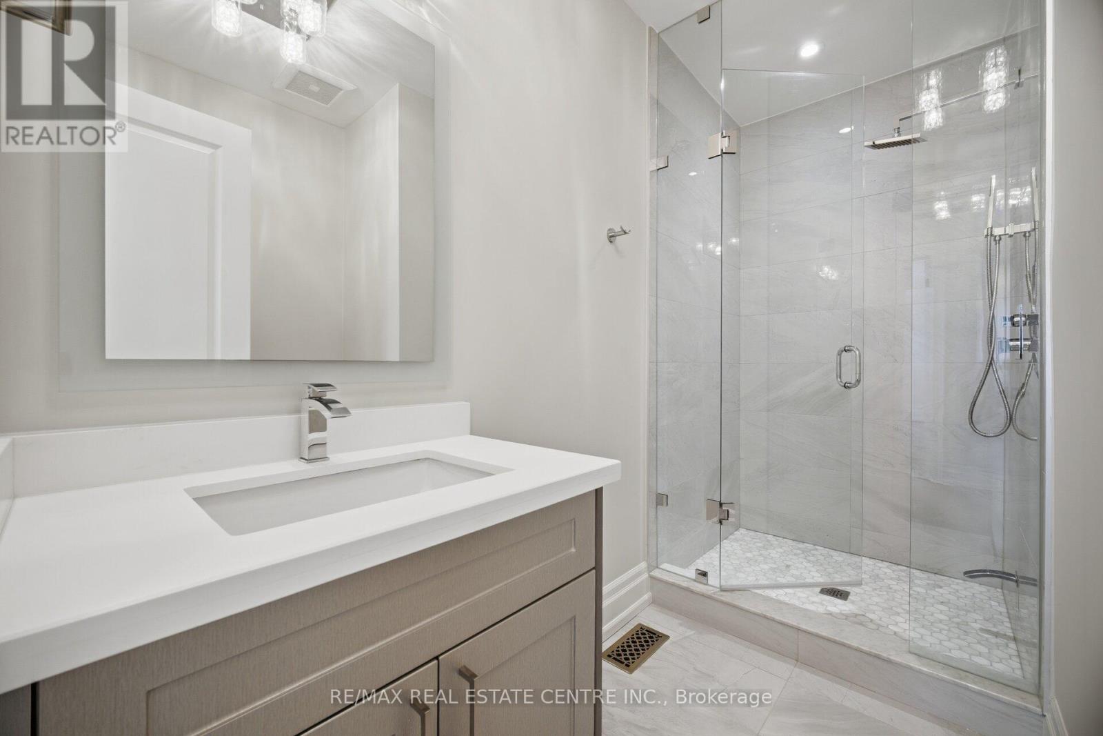1496 Mansfield Drive, Oakville, Ontario  L6H 1K4 - Photo 33 - W13836178