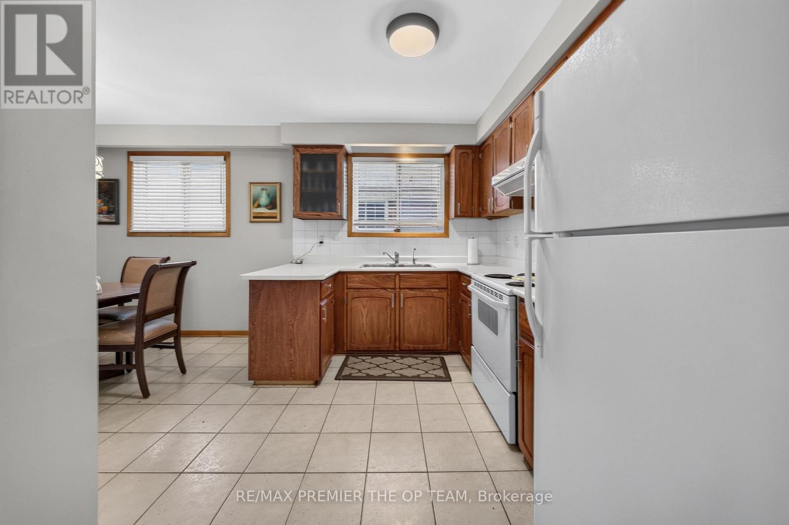 97 Firgrove Crescent, Toronto, Ontario  M3N 1K5 - Photo 11 - W13836308
