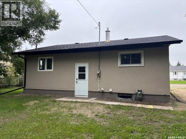 12 Roberts Street, Redvers, Saskatchewan  S0C 2H0 - Photo 3 - SK041492