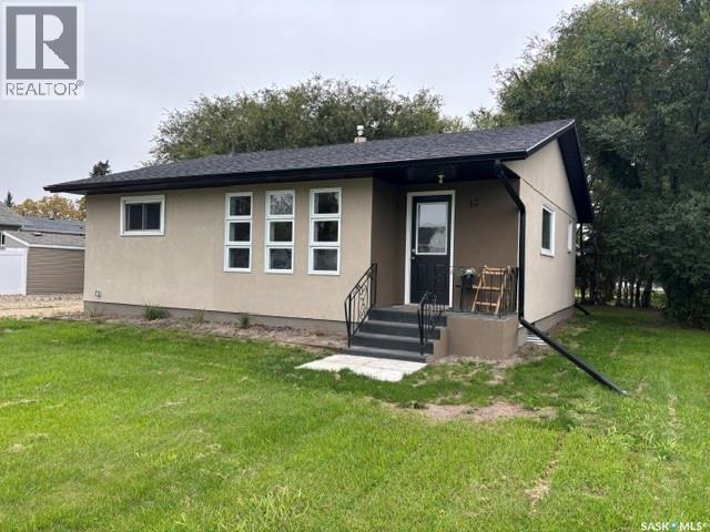 12 Roberts Street, Redvers, Saskatchewan  S0C 2H0 - Photo 1 - SK041492
