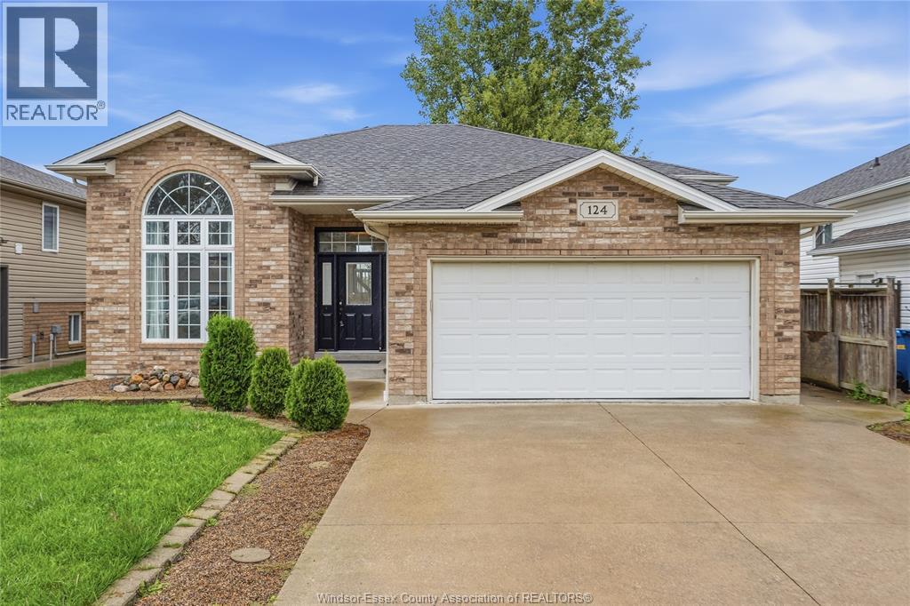 124 HIGGINS CRESCENT, Amherstburg, Ontario