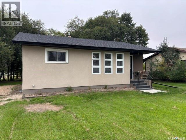 12 Roberts Street, Redvers, Saskatchewan  S0C 2H0 - Photo 2 - SK041492