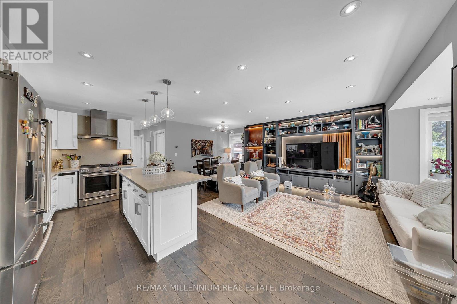 16 Sultana Avenue, Toronto, Ontario  M6A 1S8 - Photo 4 - C13836496