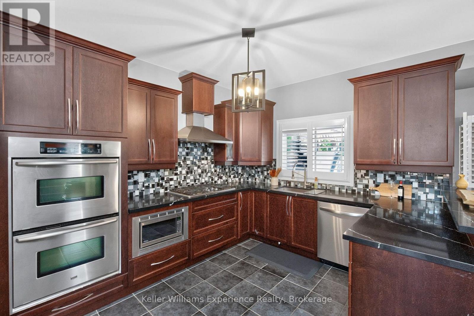 2007 Celeste Street, Innisfil, Ontario L9S 4Z6 - Photo 8 - N13836408
