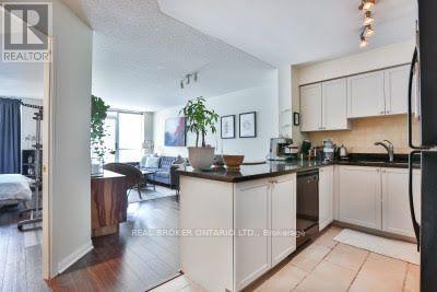 802 - 18 Stafford Street, Toronto, Ontario  M5V 3W4 - Photo 2 - C13835394