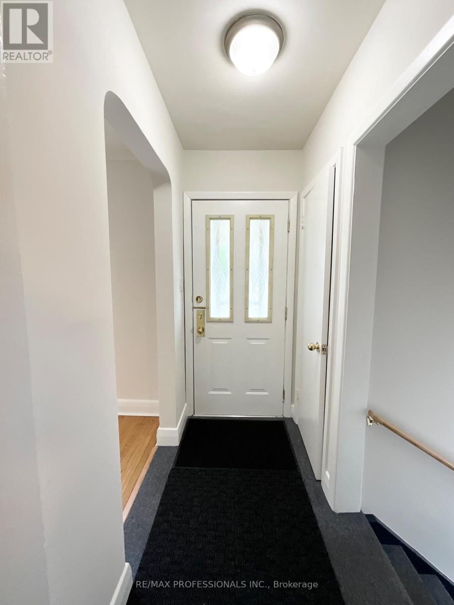130 Yorkview Drive, Toronto, Ontario  M8Z 2G4 - Photo 2 - W13835482