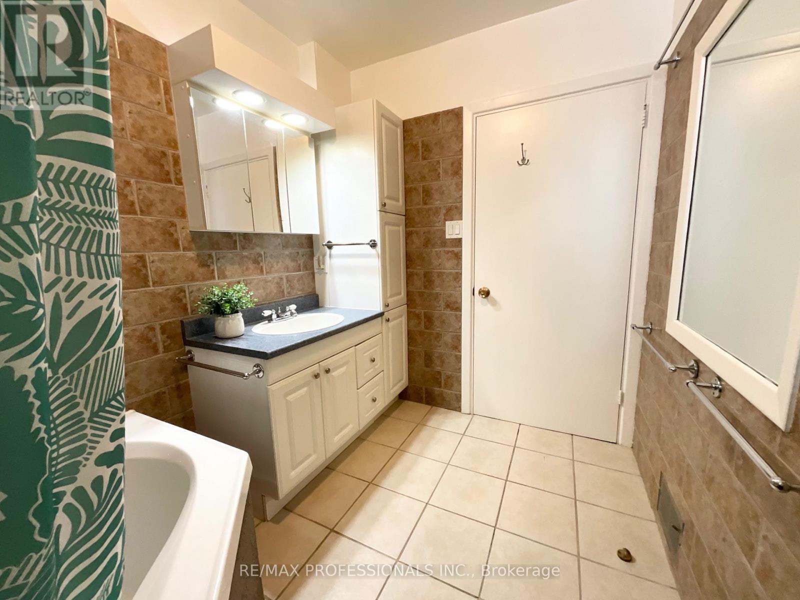 130 Yorkview Drive, Toronto, Ontario  M8Z 2G4 - Photo 20 - W13835482