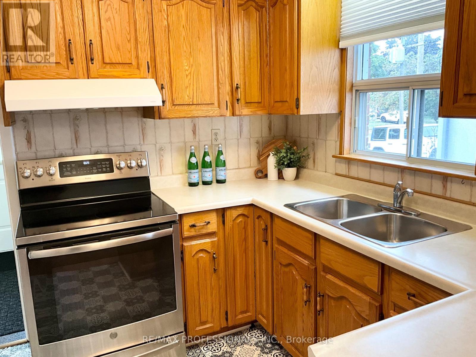 130 Yorkview Drive, Toronto, Ontario  M8Z 2G4 - Photo 6 - W13835482