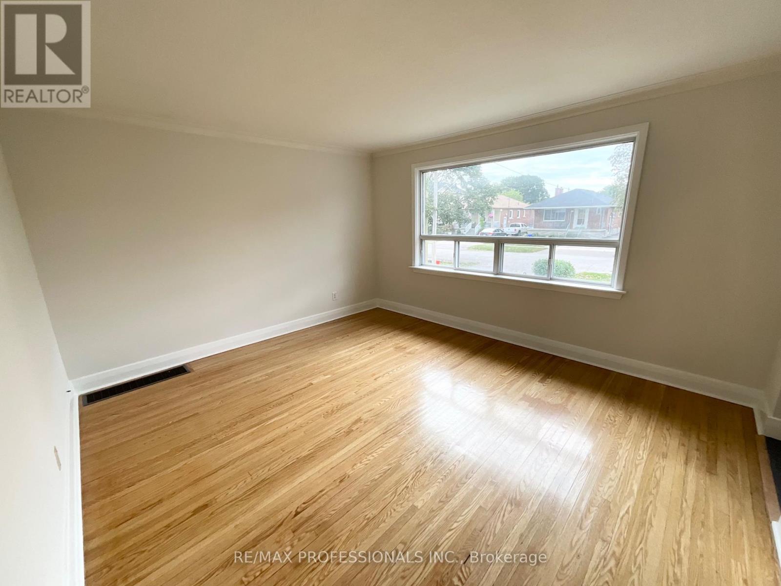 130 Yorkview Drive, Toronto, Ontario  M8Z 2G4 - Photo 4 - W13835482