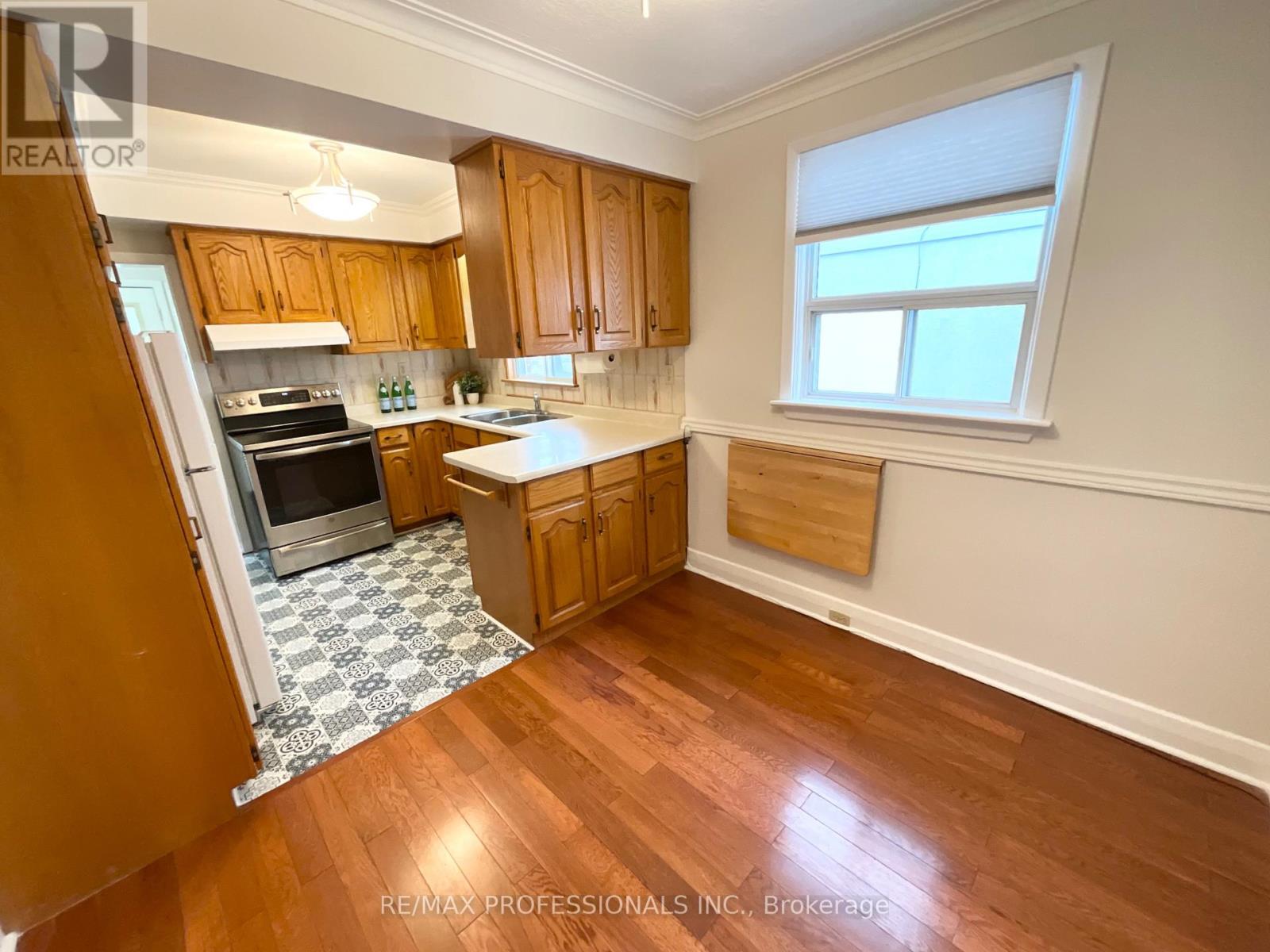 130 Yorkview Drive, Toronto, Ontario  M8Z 2G4 - Photo 9 - W13835482