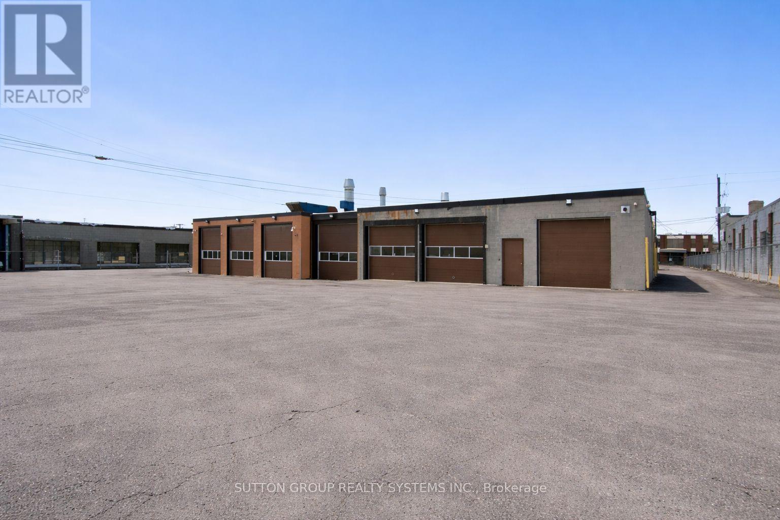 29 Milford Avenue, Toronto, Ontario M6M 2W1 - Photo 8 - W13836470