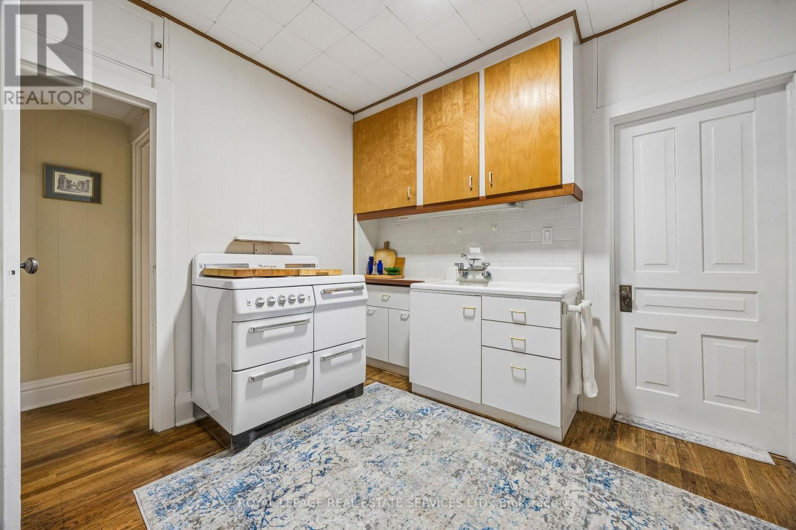 602 Indian Road, Toronto, Ontario  M6P 2C5 - Photo 7 - W13836492