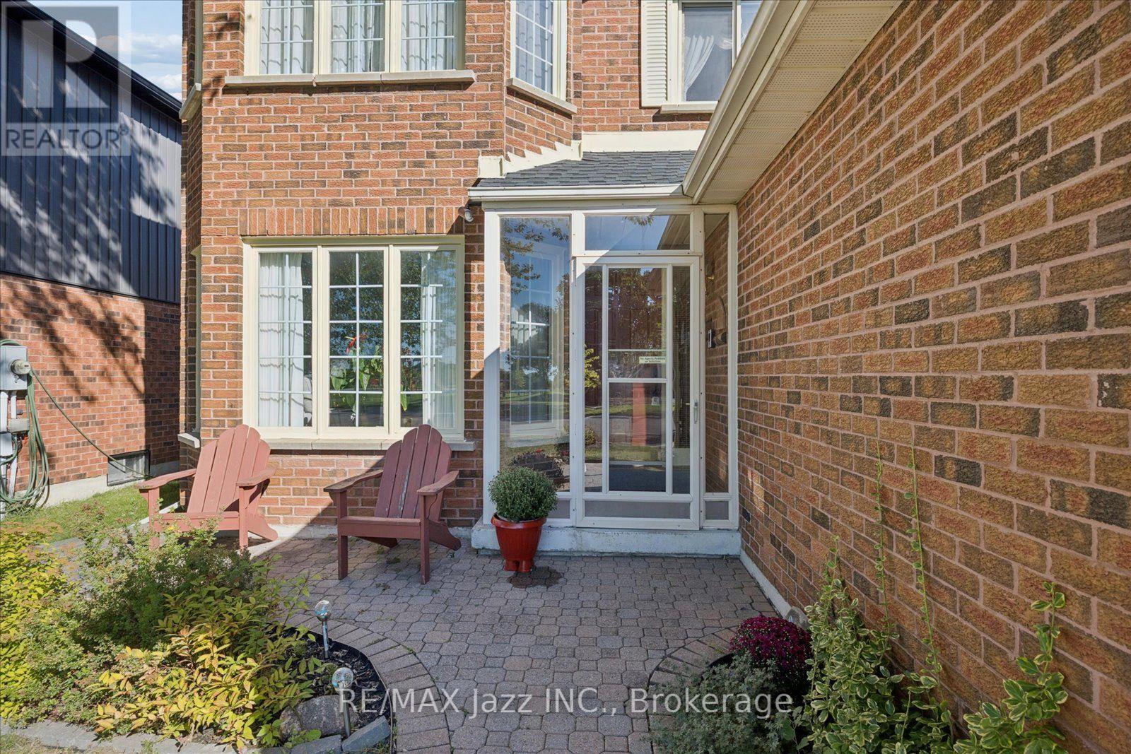 894 Grandview Street N, Oshawa, Ontario  L1K 2E3 - Photo 2 - E13836528