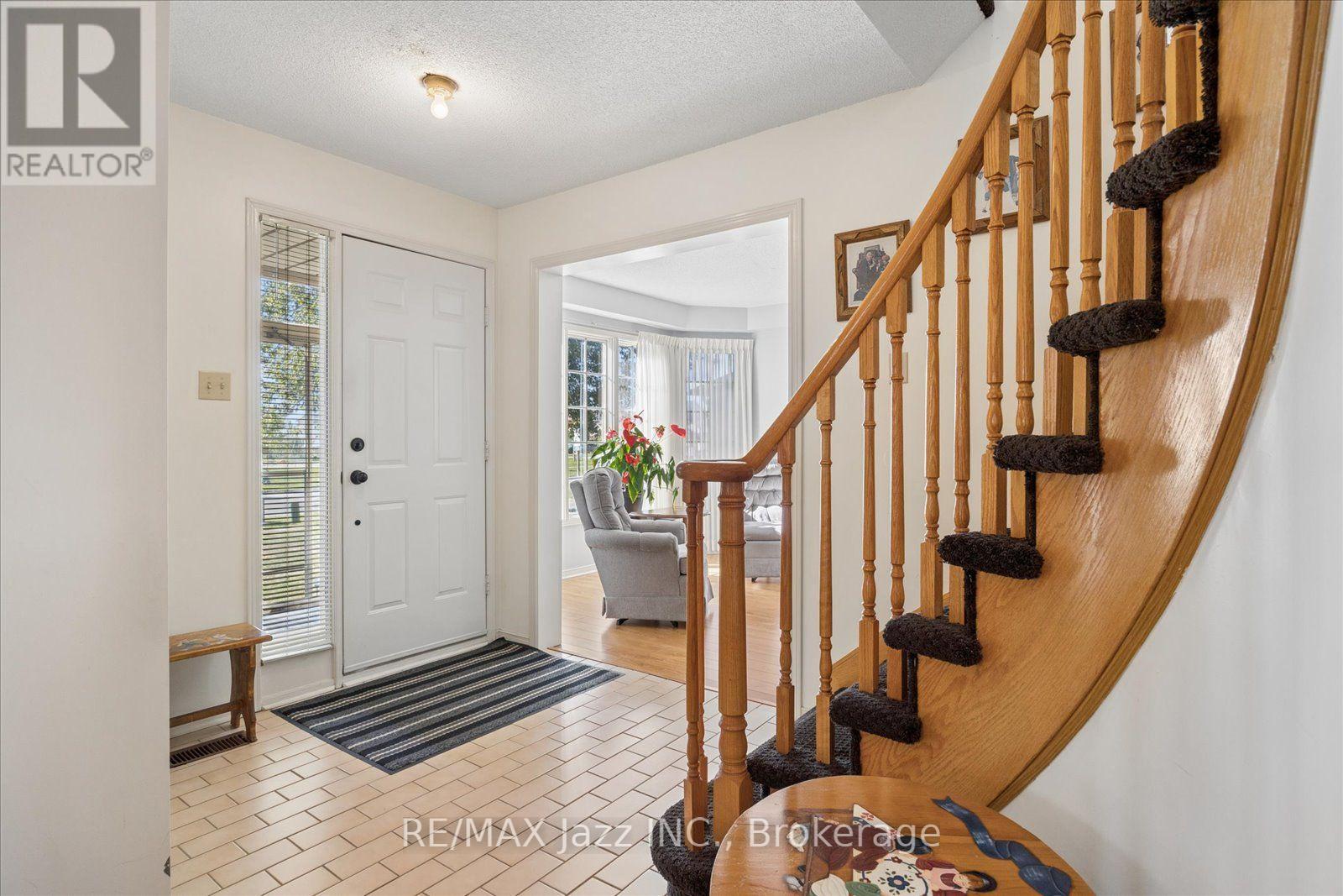 894 Grandview Street N, Oshawa, Ontario  L1K 2E3 - Photo 3 - E13836528