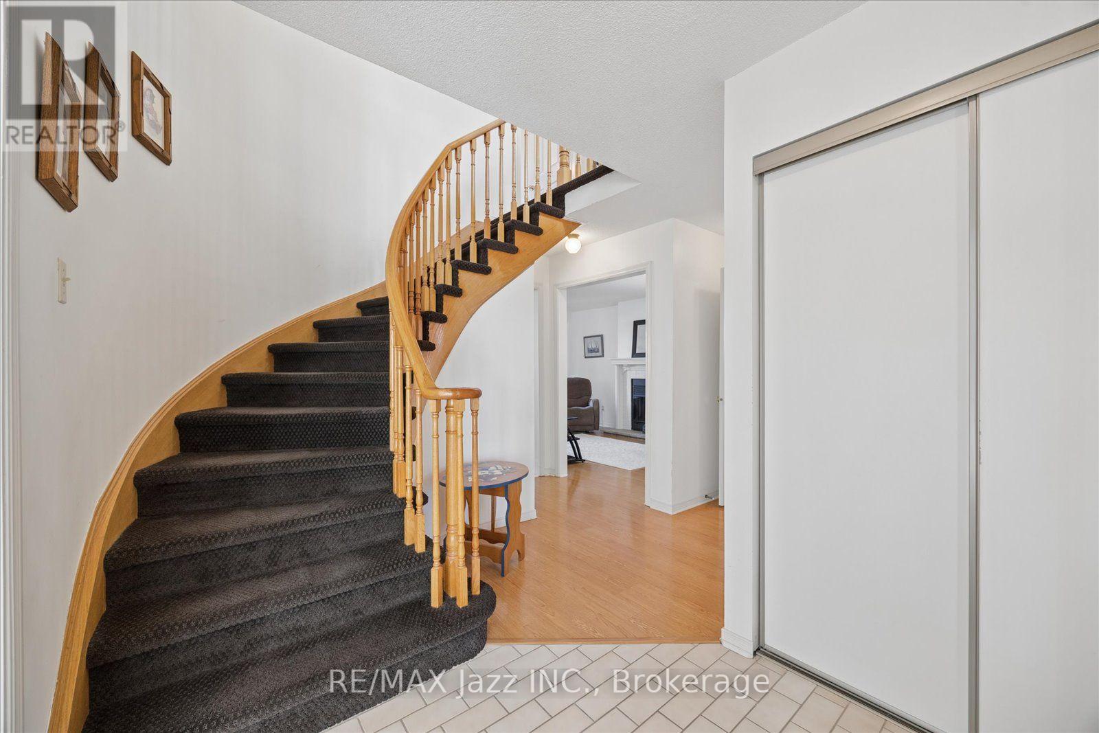 894 Grandview Street N, Oshawa, Ontario  L1K 2E3 - Photo 4 - E13836528