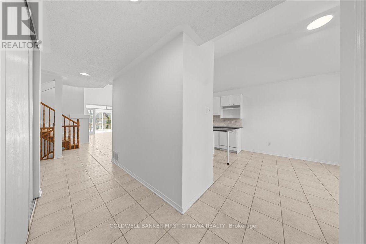 81 Baypointe Crescent, Ottawa, Ontario K2G 6R1 - Photo 5 - X13836612