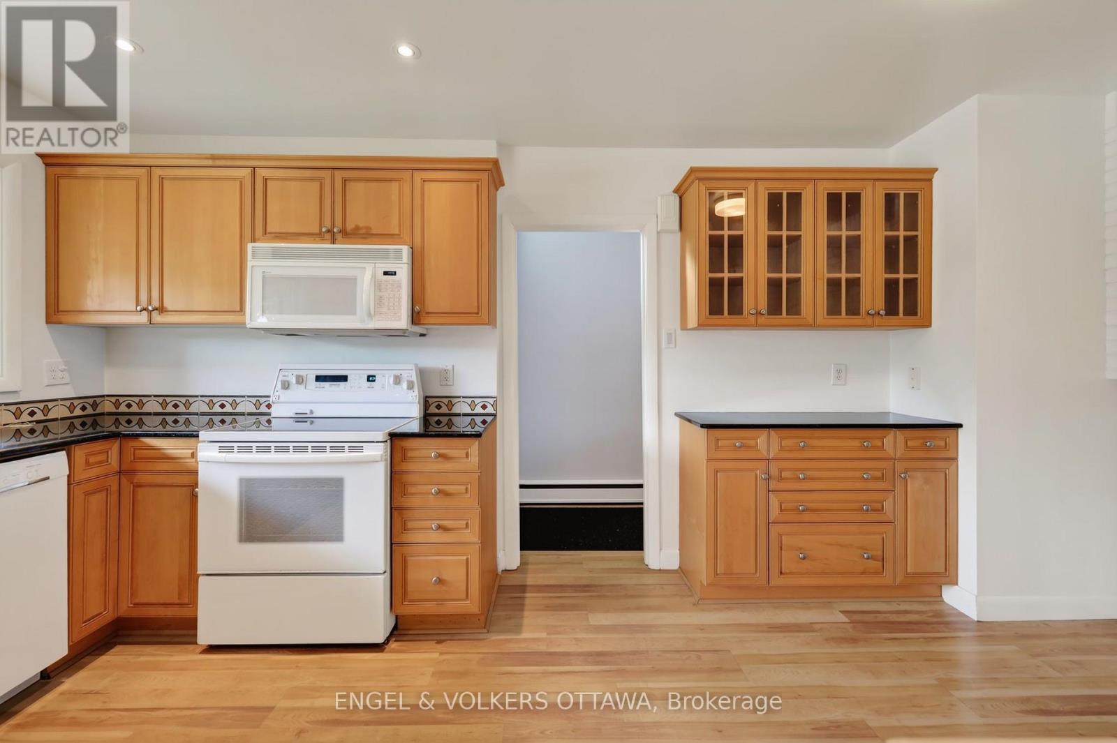 1228 Henry Farm Drive, Ottawa, Ontario  K2C 2E2 - Photo 4 - X13836660