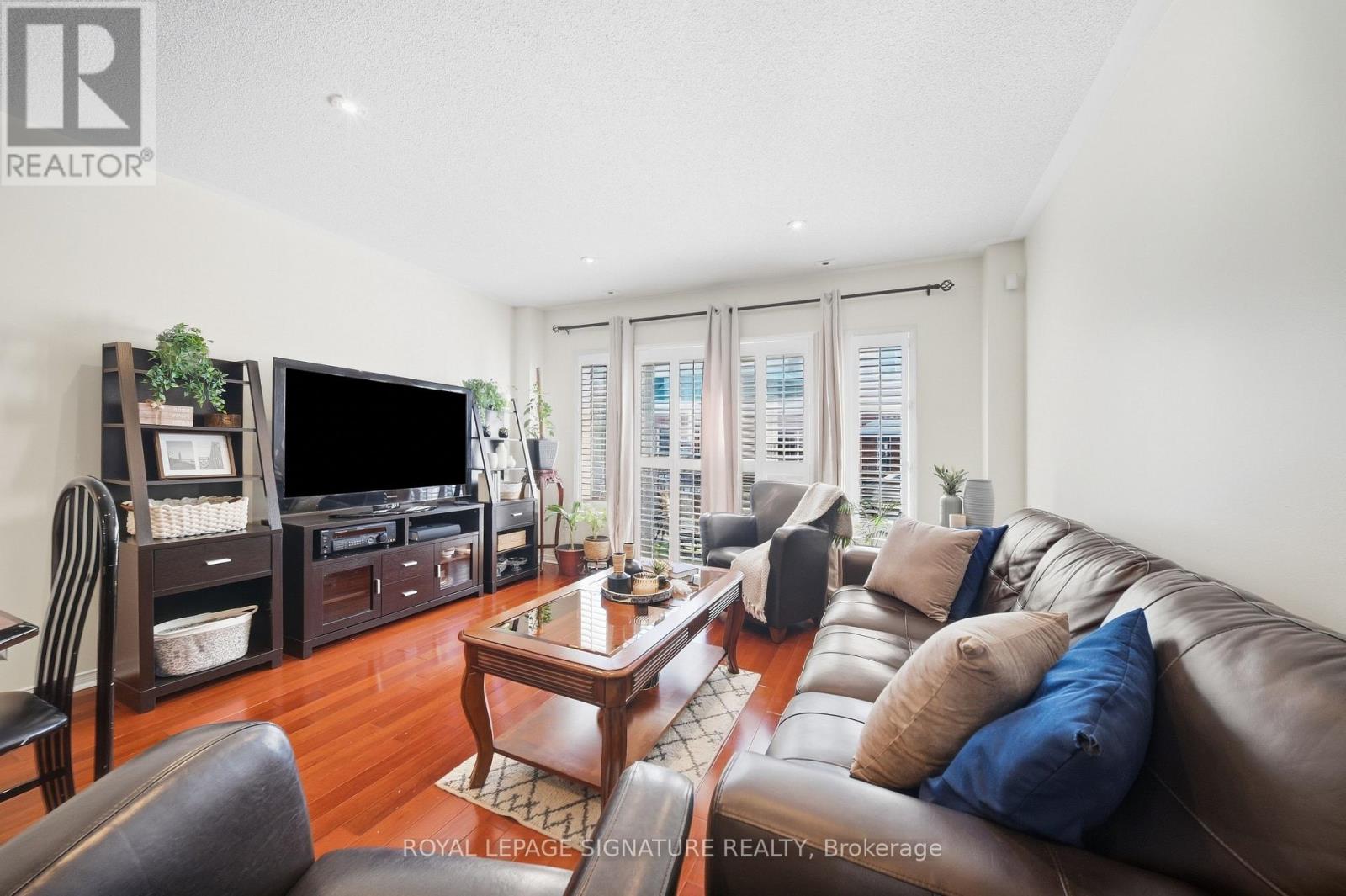 552 - 83 Mondeo Drive, Toronto, Ontario  M1P 5B6 - Photo 3 - E13836570
