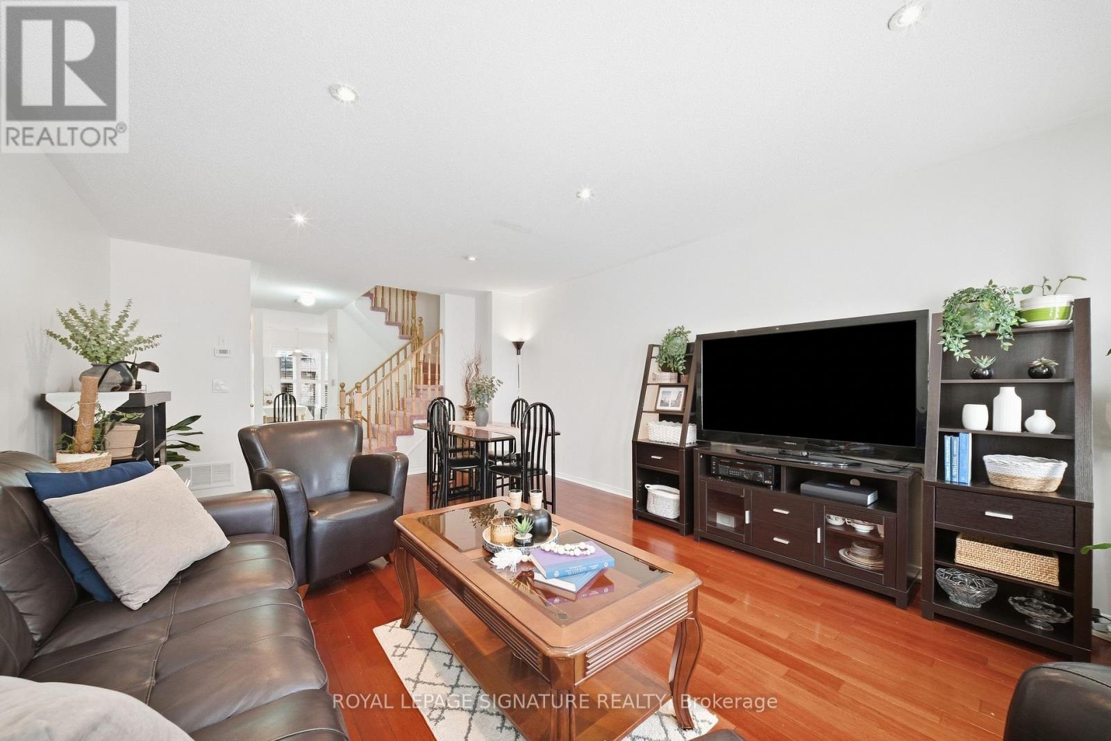 552 - 83 Mondeo Drive, Toronto, Ontario  M1P 5B6 - Photo 4 - E13836570