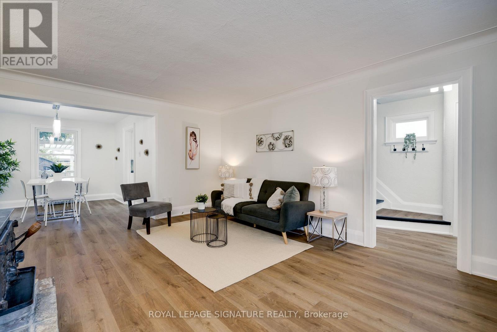 14 Sutherland Avenue, Toronto, Ontario  M4C 1R9 - Photo 2 - E13836598