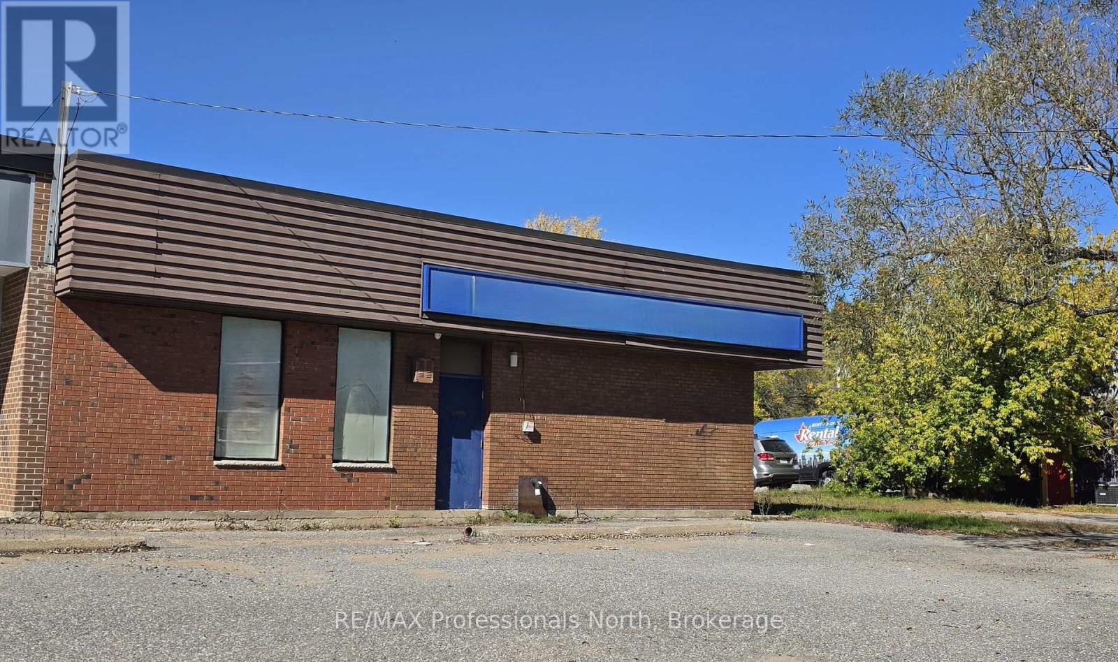 15 Cann Street, Huntsville, Ontario  P1H 1H3 - Photo 4 - X13836702