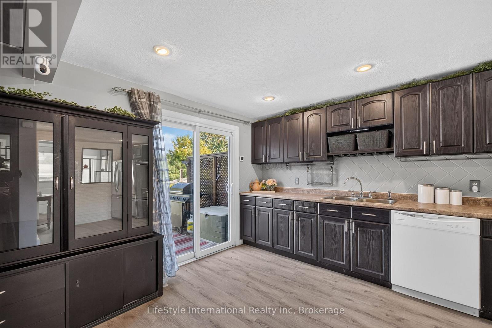 18 Camrose Court, Kitchener, Ontario N2M 5J4 - Photo 13 - X13836726