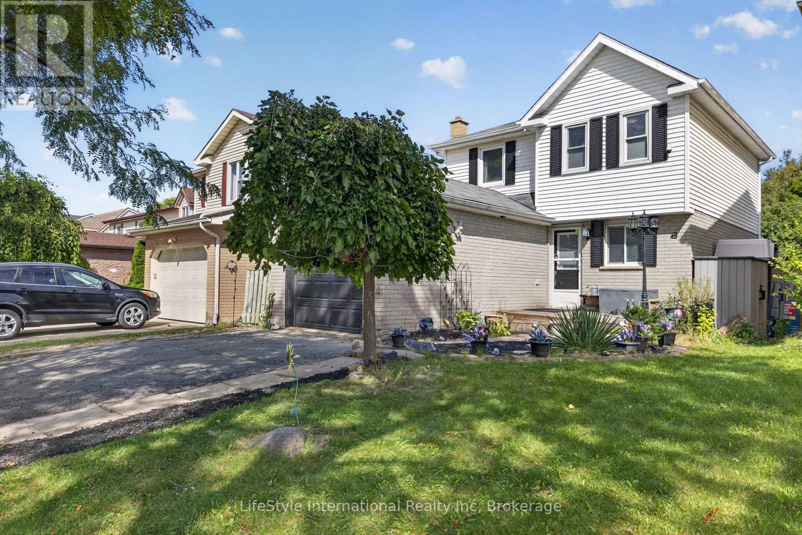 18 Camrose Court, Kitchener, Ontario N2M 5J4 - Photo 2 - X13836726