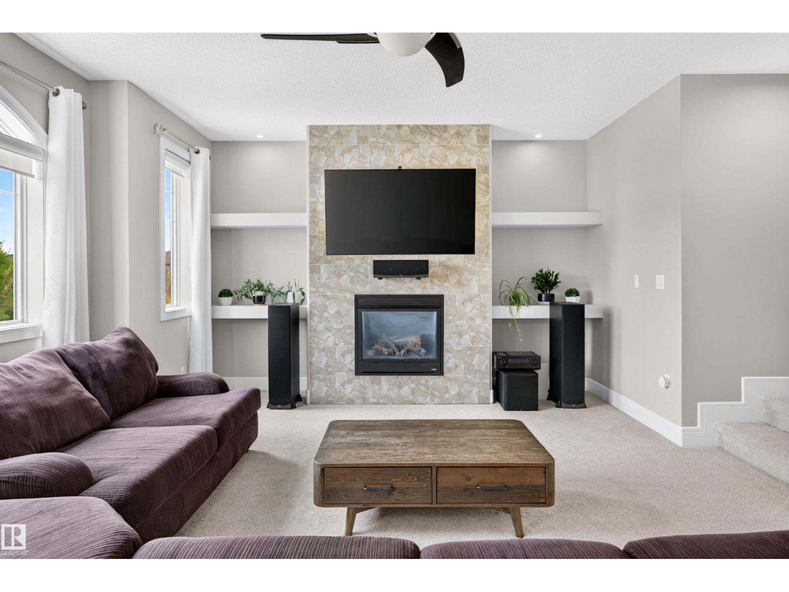 525 ALBANY WY NW