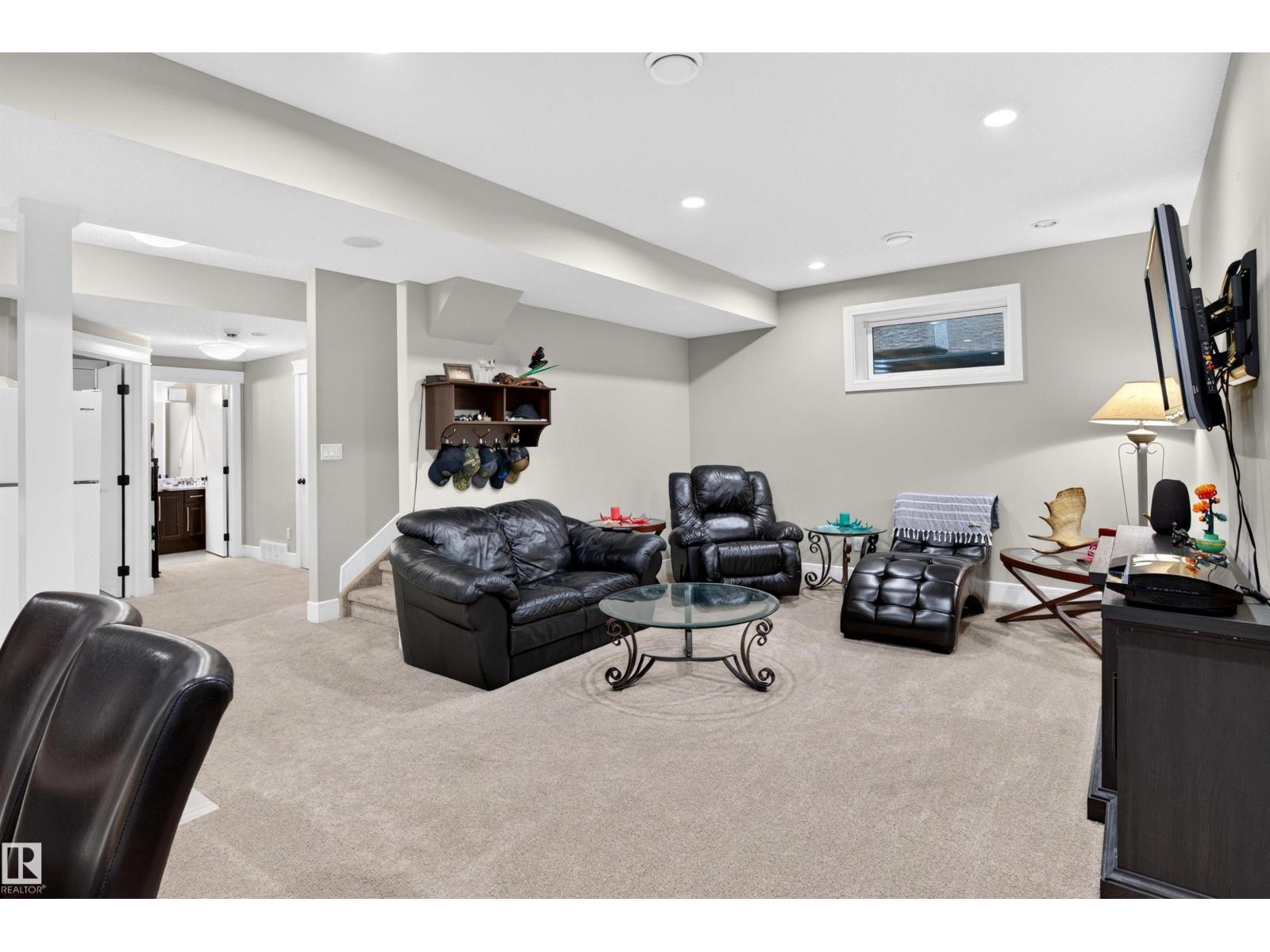 525 ALBANY WY NW