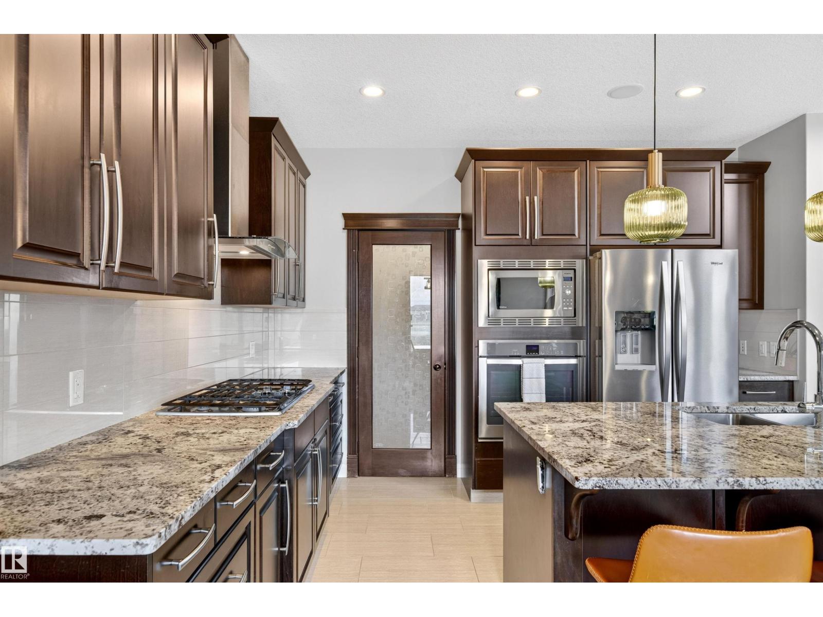 525 ALBANY WY NW