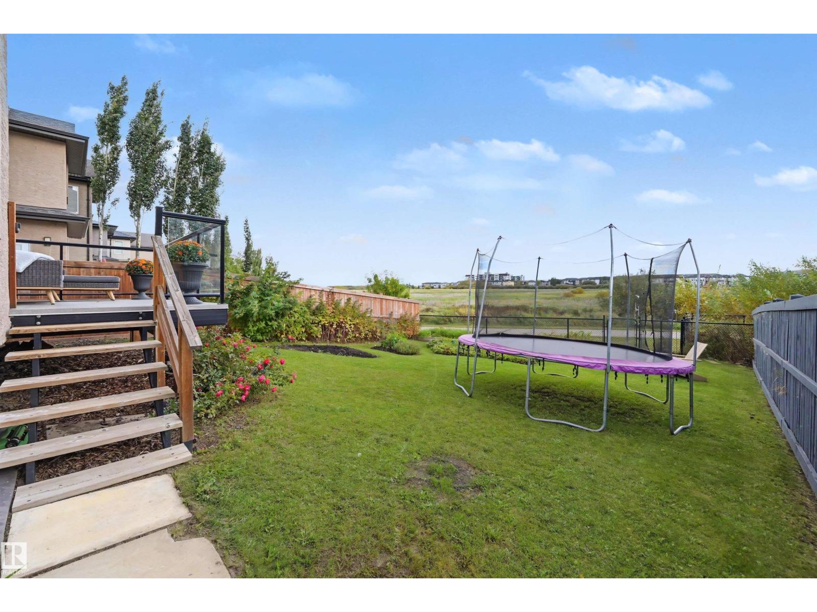 525 ALBANY WY NW