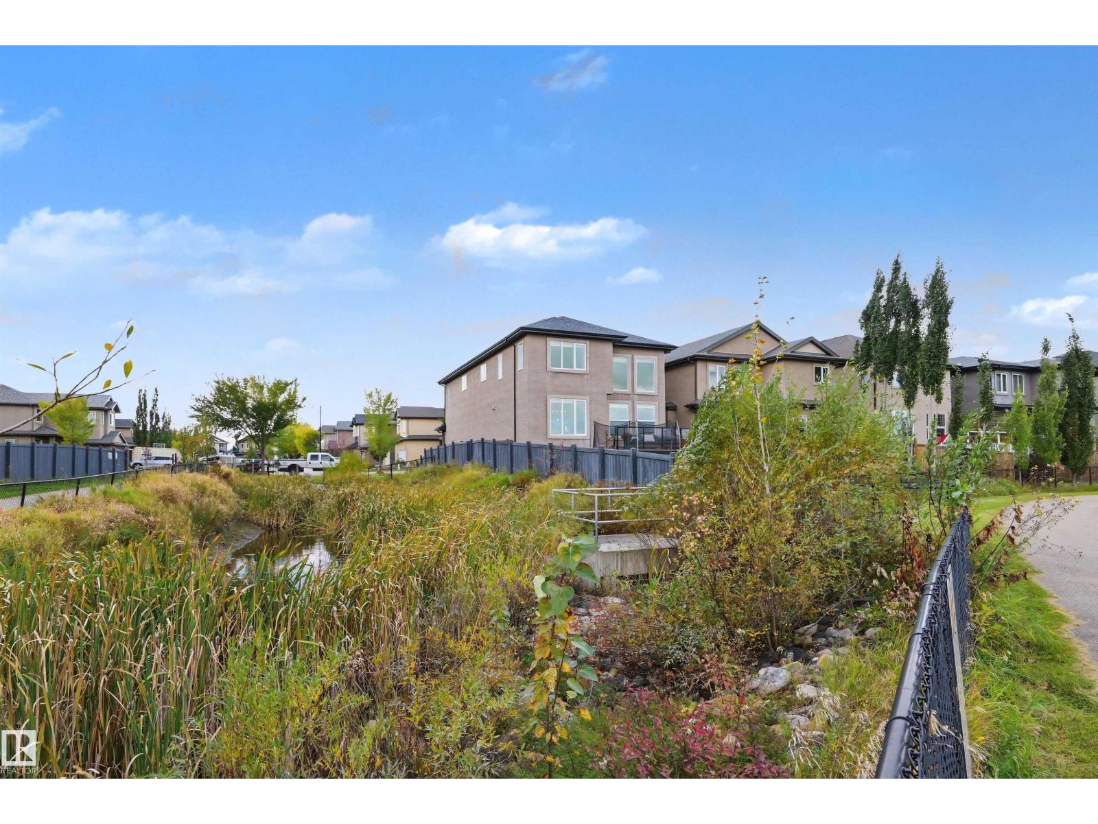 525 ALBANY WY NW