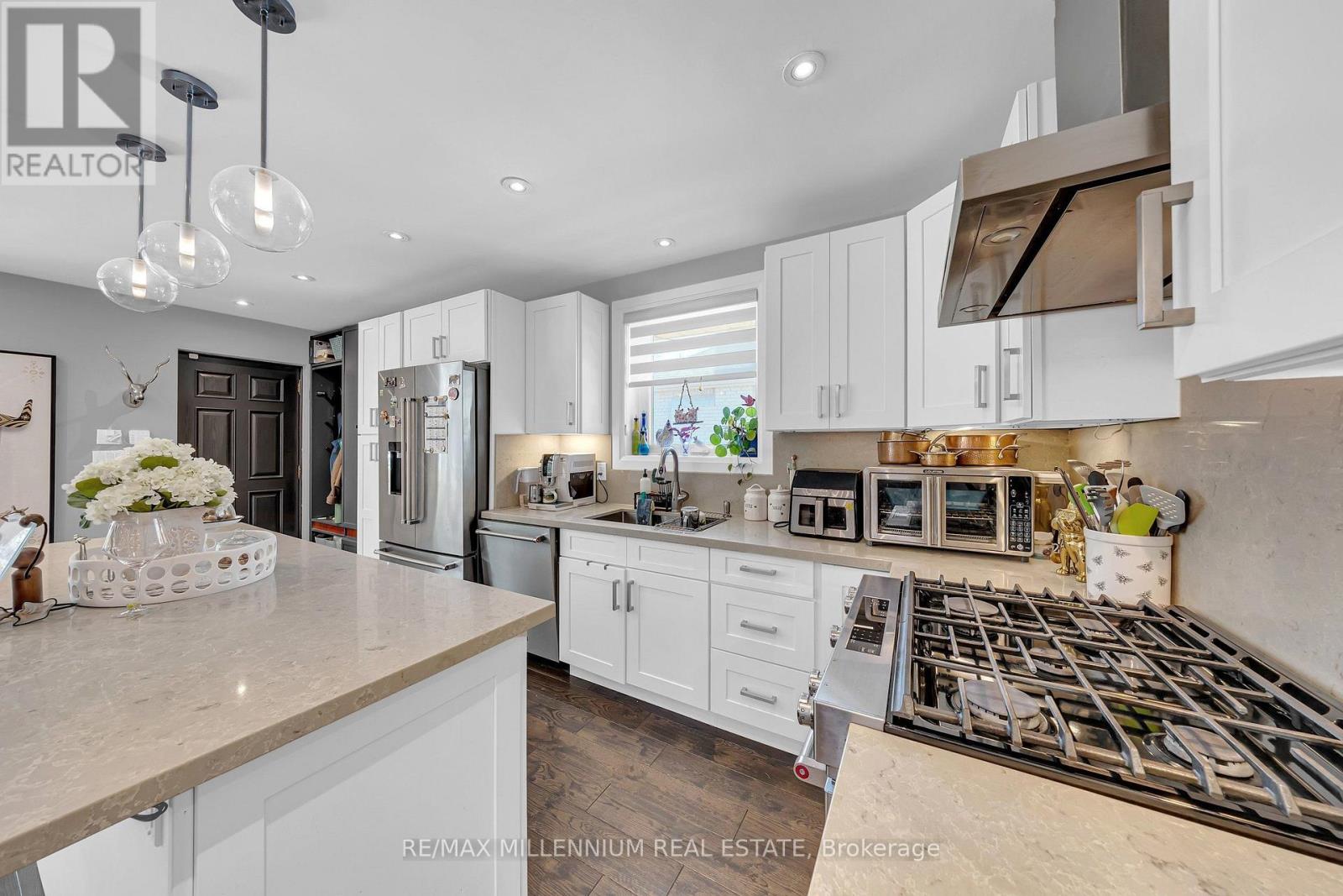 16 Sultana Avenue, Toronto, Ontario  M6A 1S8 - Photo 12 - C13836496