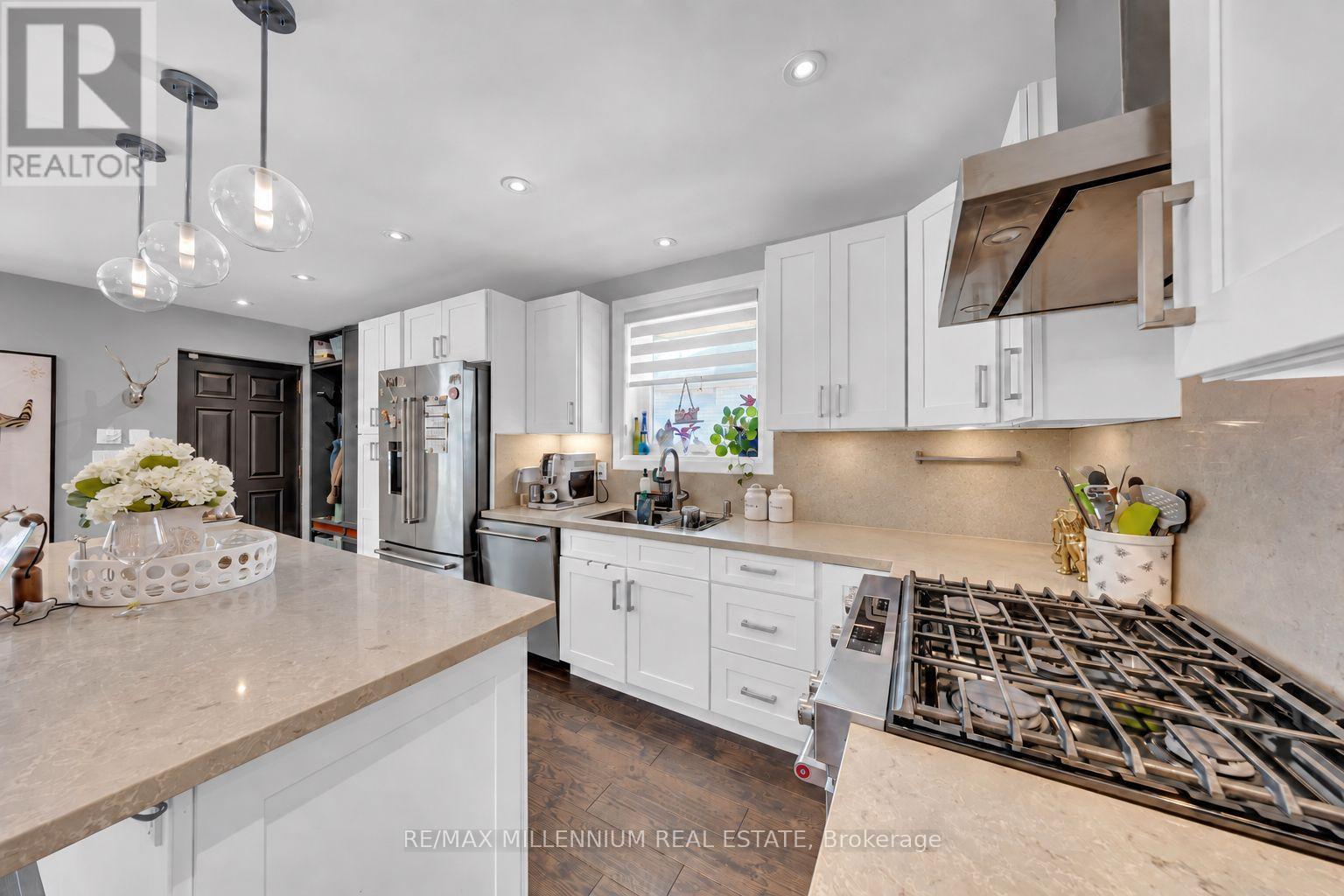 16 Sultana Avenue, Toronto, Ontario  M6A 1S8 - Photo 13 - C13836496