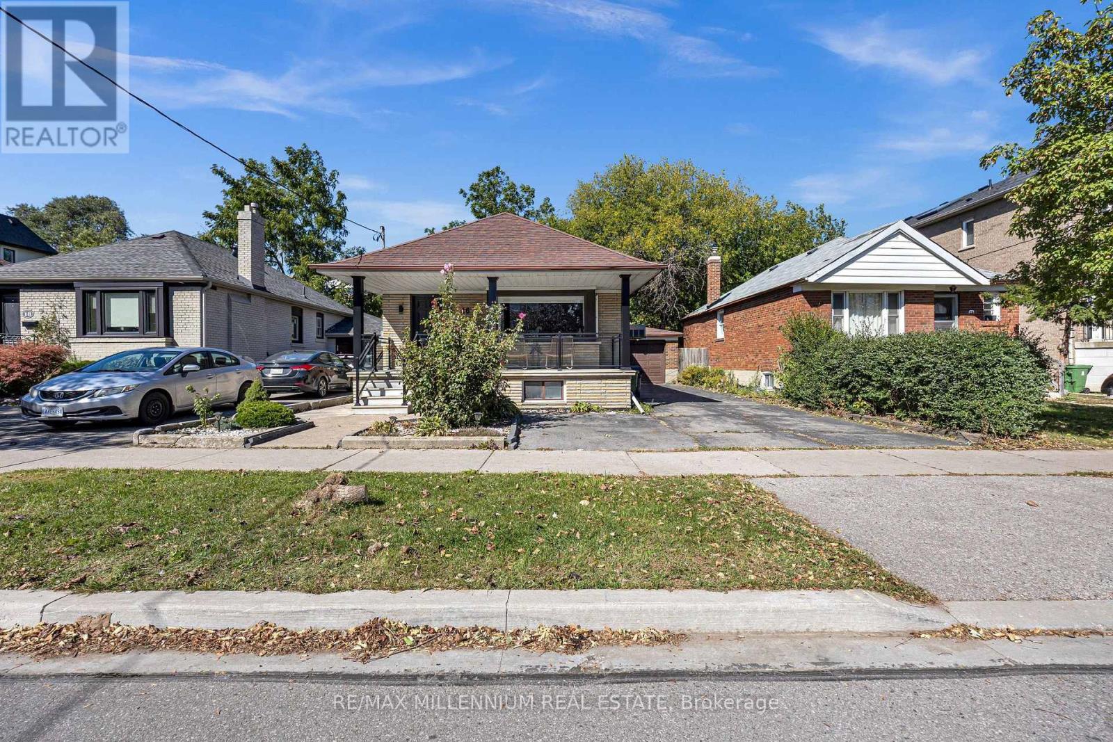 16 Sultana Avenue, Toronto, Ontario  M6A 1S8 - Photo 41 - C13836496