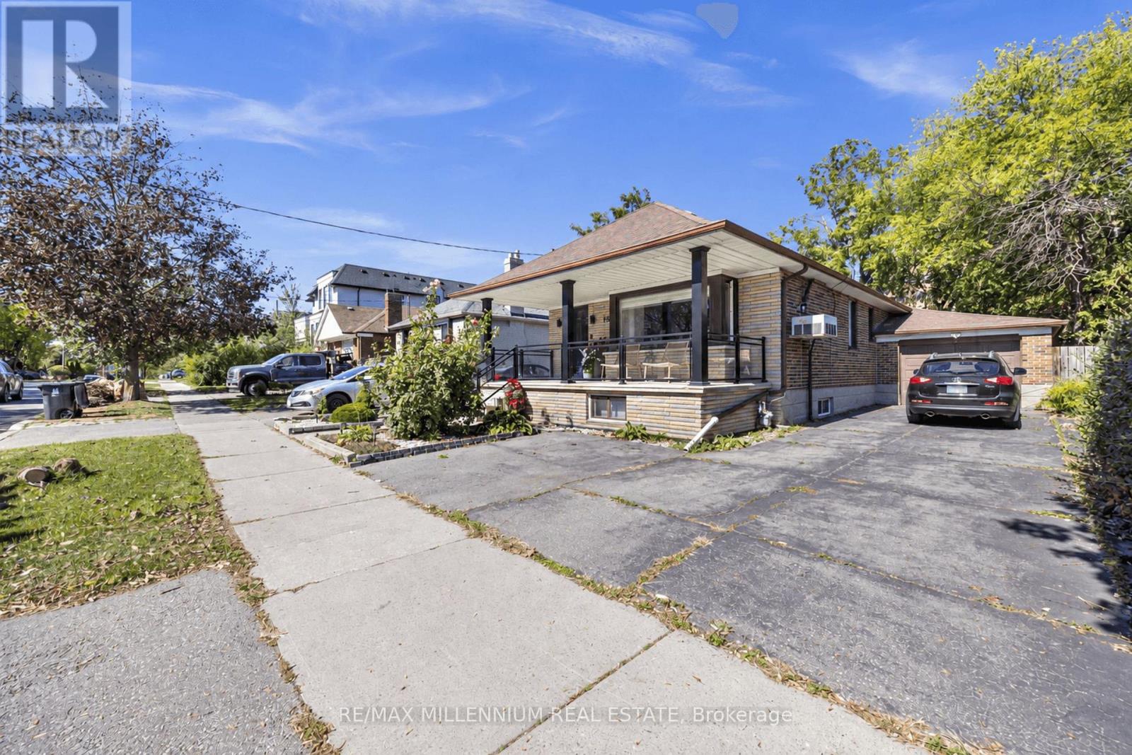 16 Sultana Avenue, Toronto, Ontario  M6A 1S8 - Photo 43 - C13836496