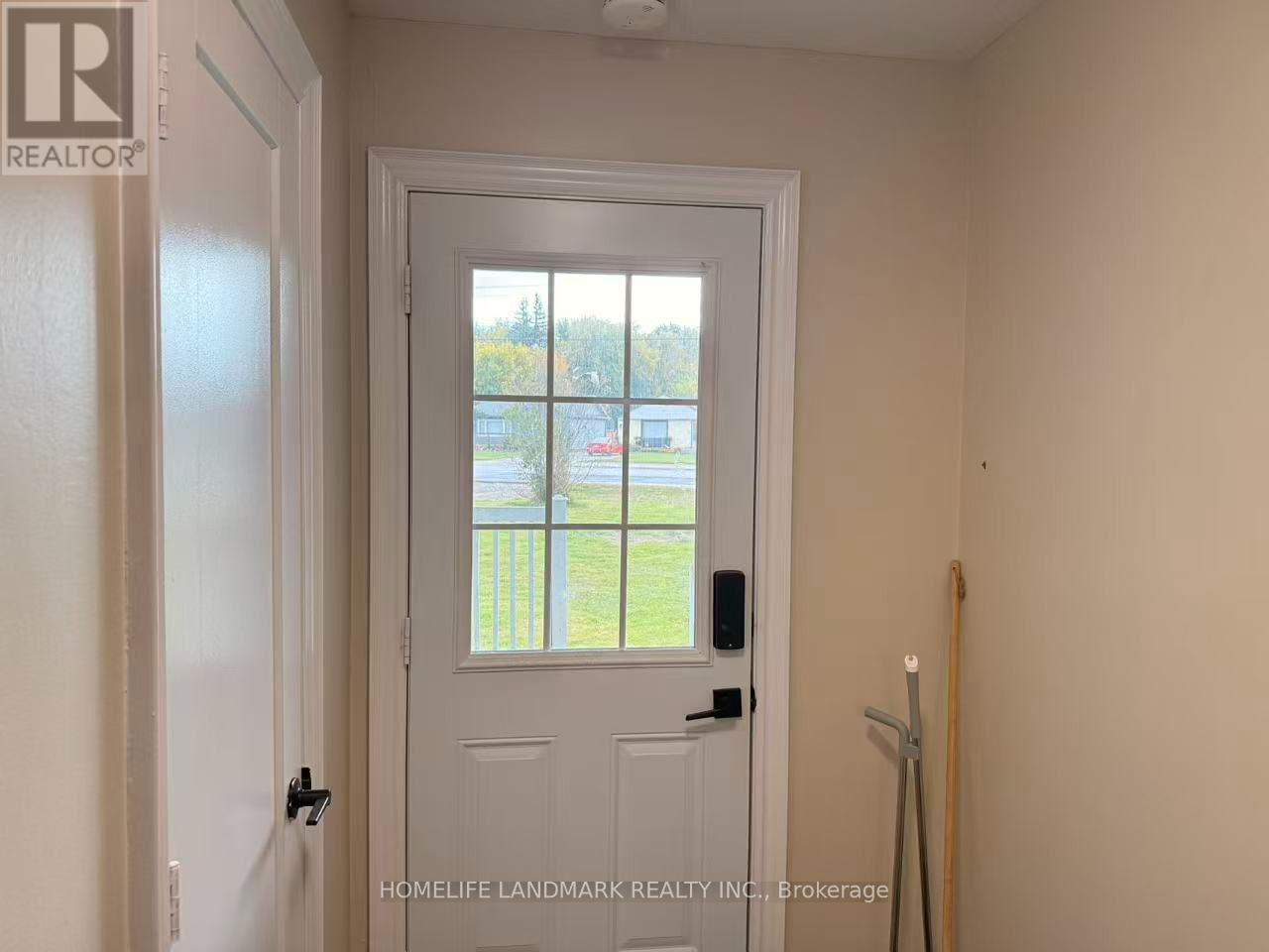 318 The Queensway S, Georgina, Ontario  L4P 2B7 - Photo 15 - N13823854