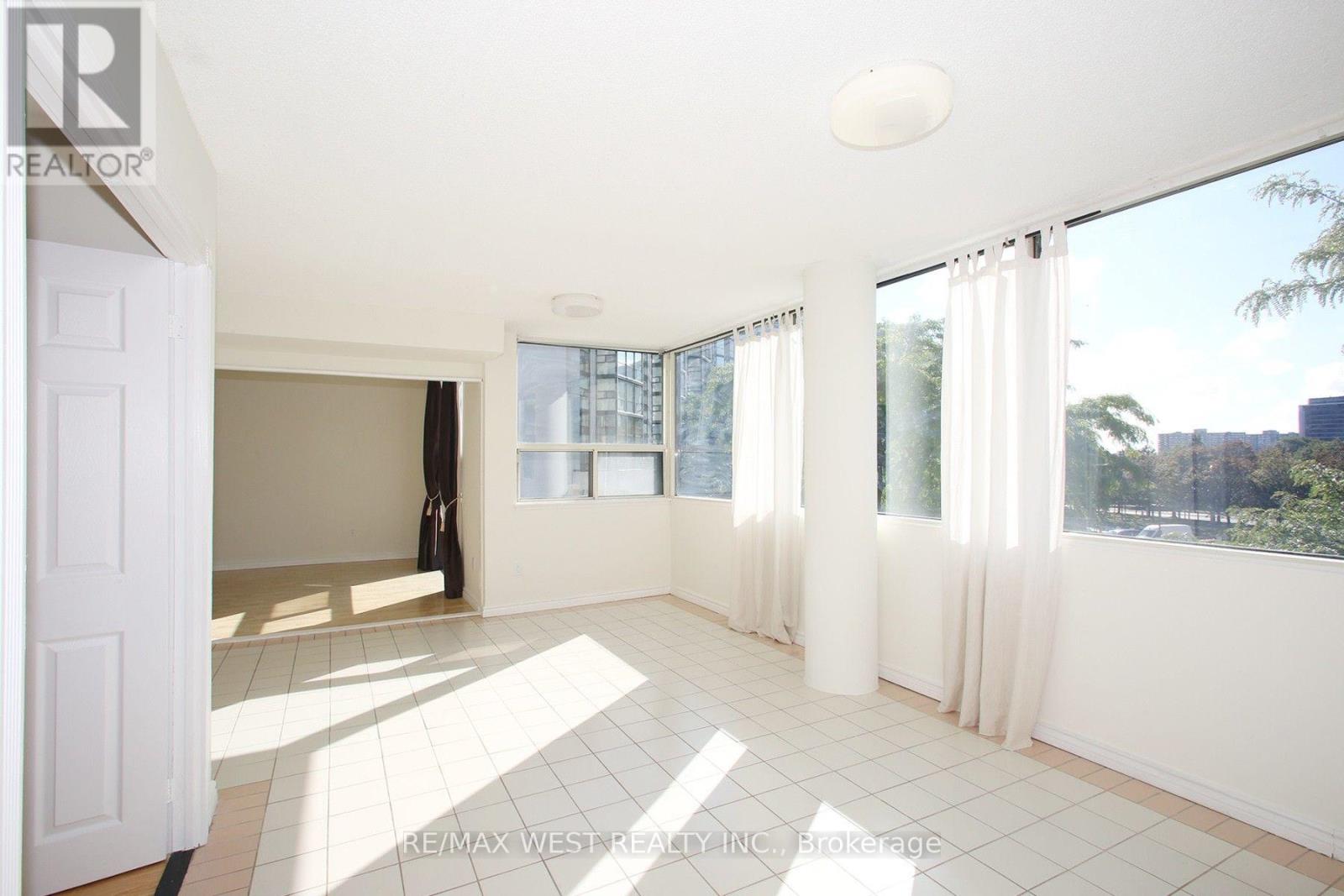 305 - 40 Harding Boulevard W, Richmond Hill, Ontario  L4C 9S5 - Photo 4 - N13836534