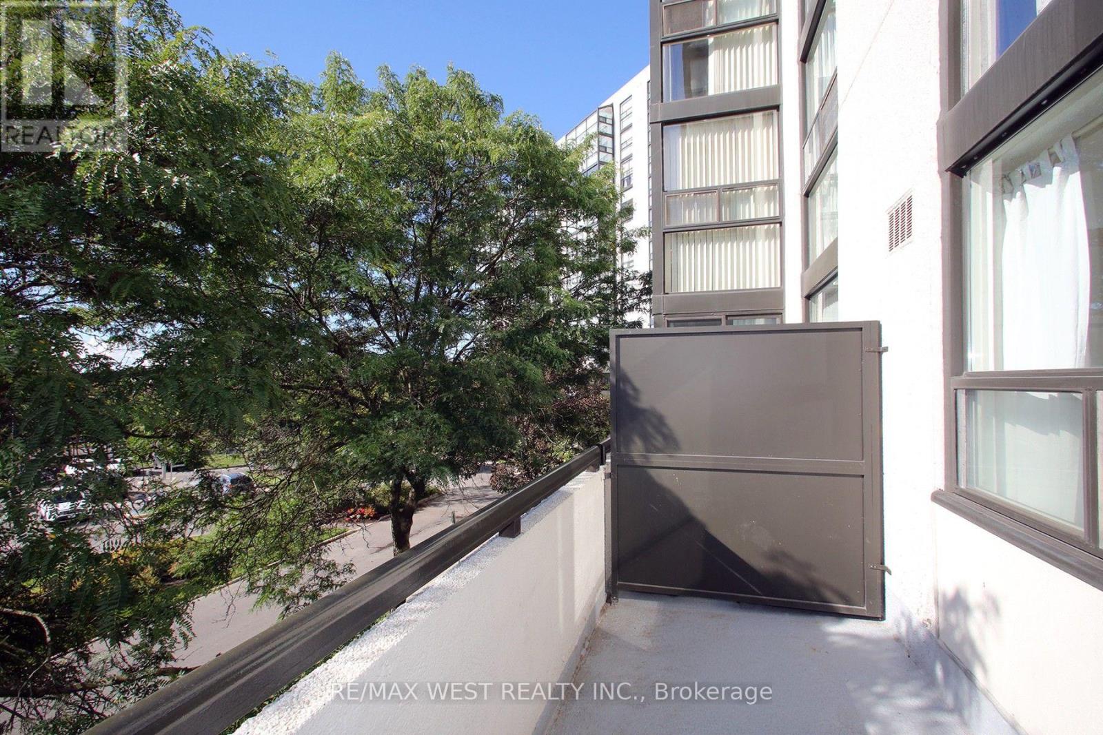 305 - 40 Harding Boulevard W, Richmond Hill, Ontario  L4C 9S5 - Photo 7 - N13836534