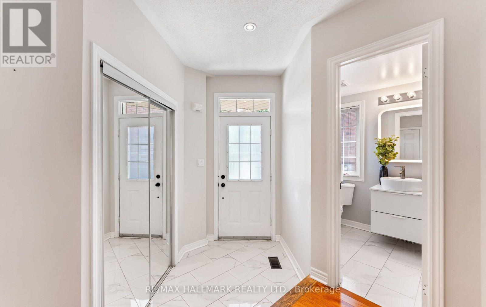 17 Rushingbrook Drive, Richmond Hill, Ontario  L4S 1W6 - Photo 5 - N13836626
