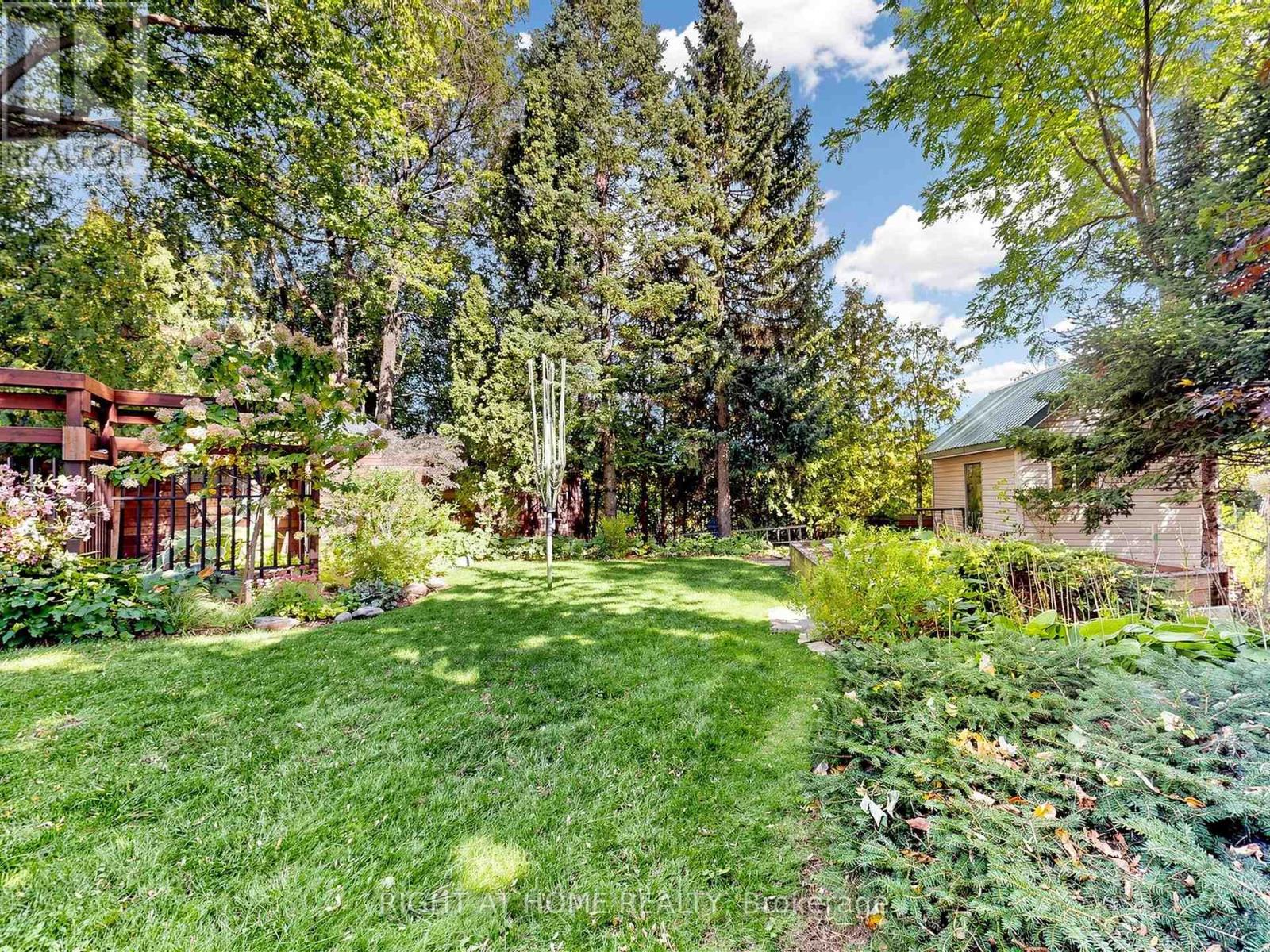 4 Grovetree Road, Toronto, Ontario  M9V 2Y2 - Photo 10 - W13836574