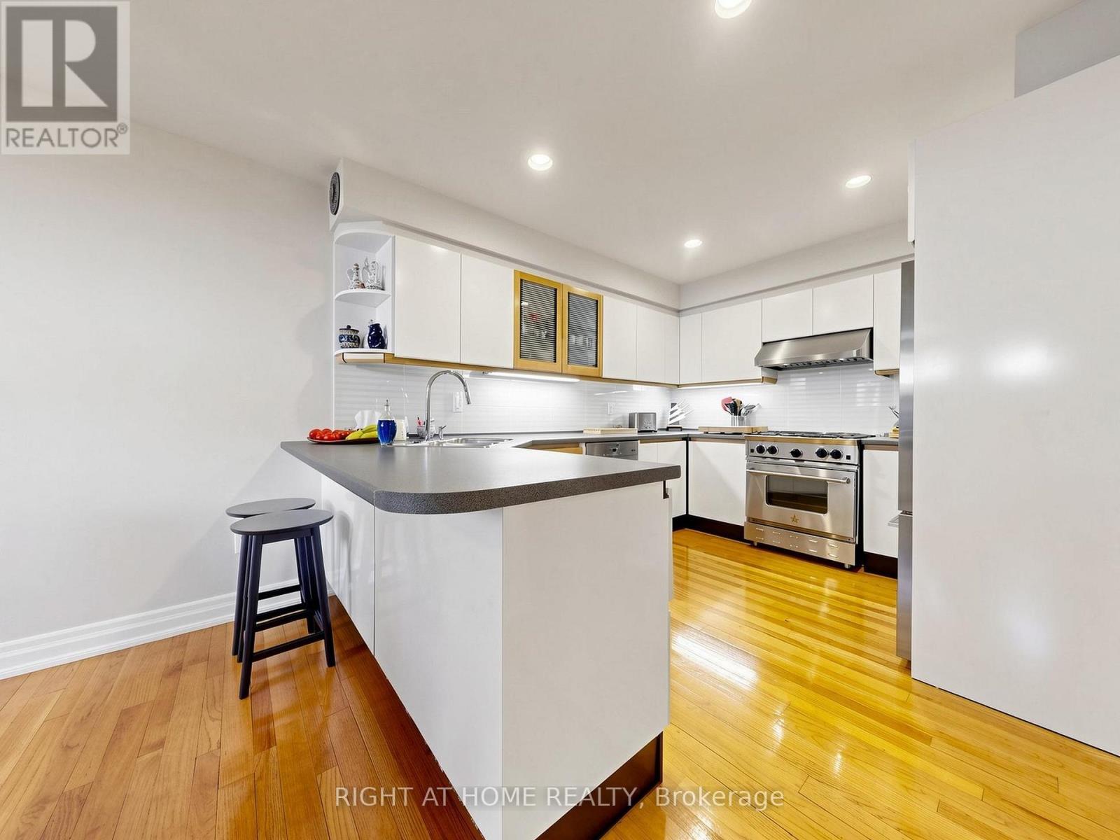 4 Grovetree Road, Toronto, Ontario  M9V 2Y2 - Photo 13 - W13836574