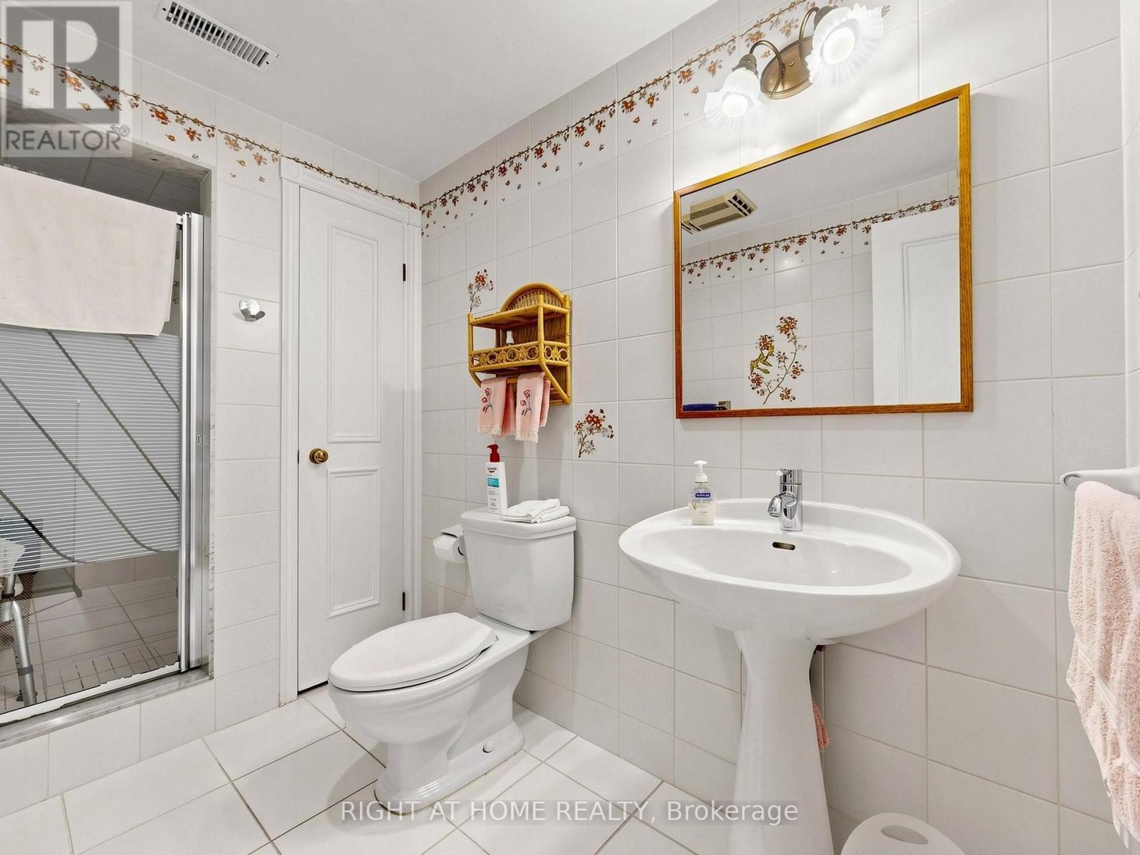 4 Grovetree Road, Toronto, Ontario  M9V 2Y2 - Photo 34 - W13836574