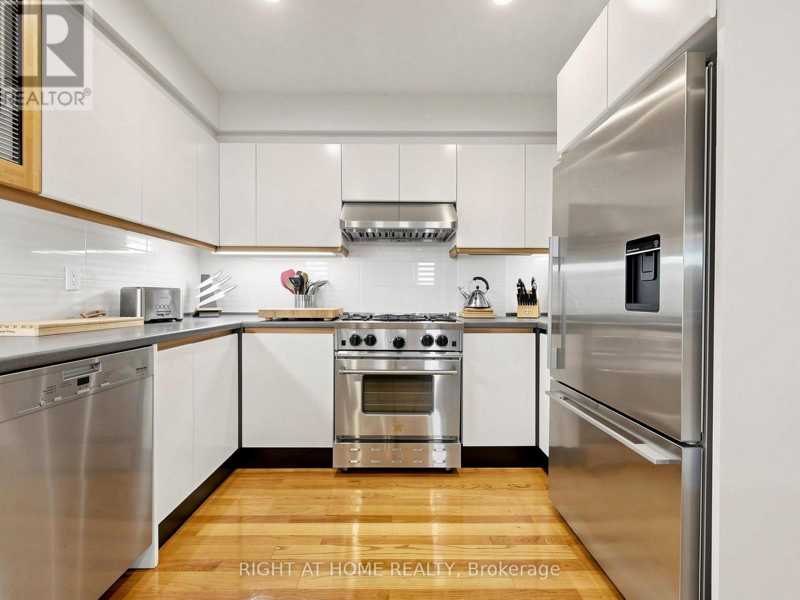 4 Grovetree Road, Toronto, Ontario  M9V 2Y2 - Photo 44 - W13836574