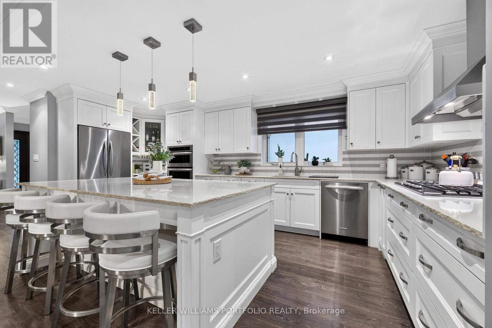 5 Northampton Drive, Toronto, Ontario  M9B 4S5 - Photo 3 - W13836584