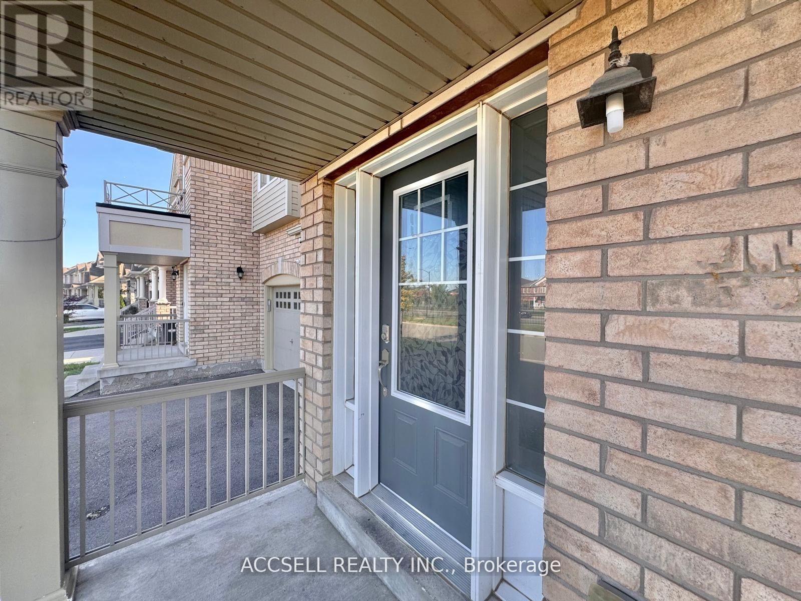43 Banbridge Crescent, Brampton, Ontario  L6X 5M1 - Photo 2 - W13836752