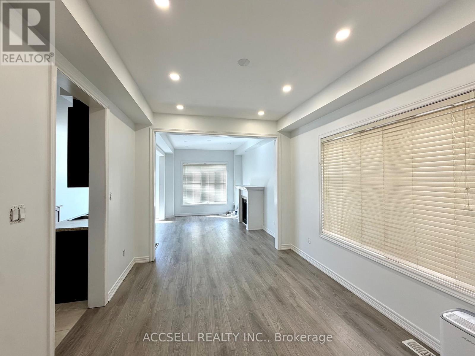 43 Banbridge Crescent, Brampton, Ontario  L6X 5M1 - Photo 5 - W13836752